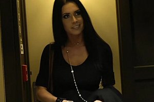 调教喷水打屁屁插bb