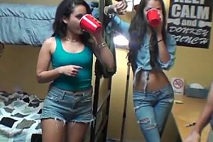 日韩美女色色色